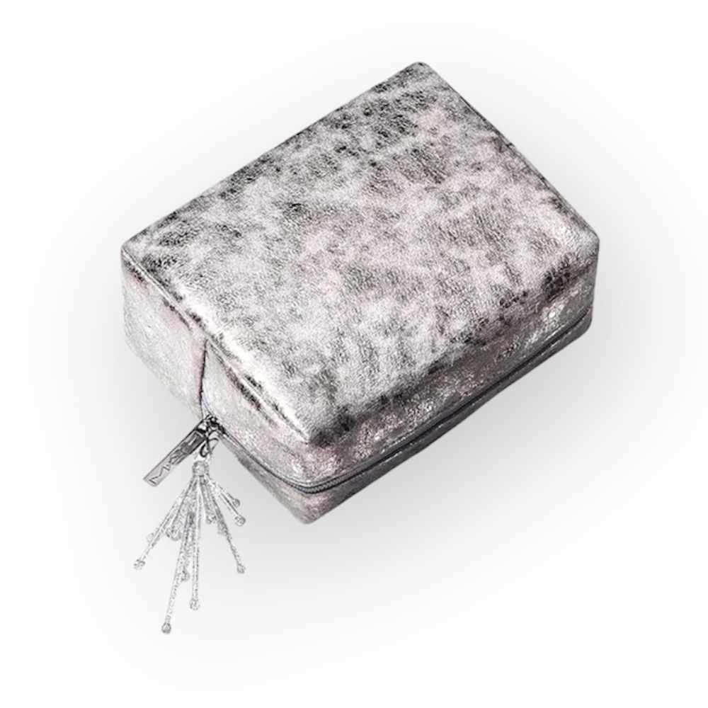 NEW 🛍️ MAC COSMETICS Makeup Bag in Metallic Silver.
